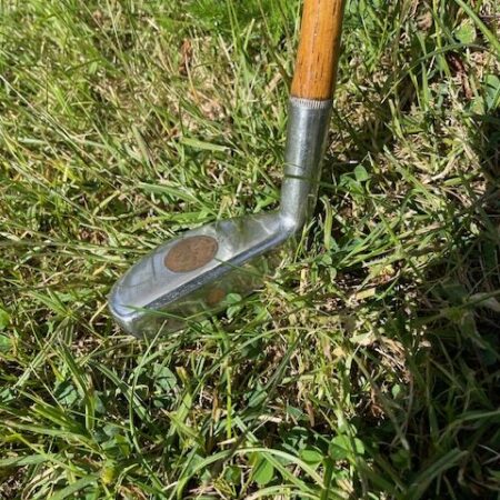 Rangefinder Bunny Putter